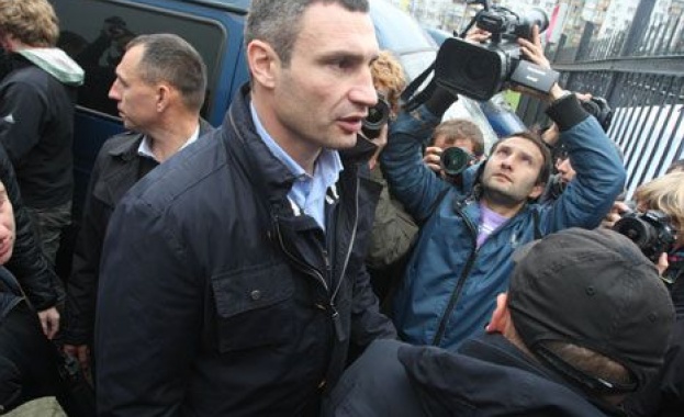 Харков посрещна Кличко с яйца