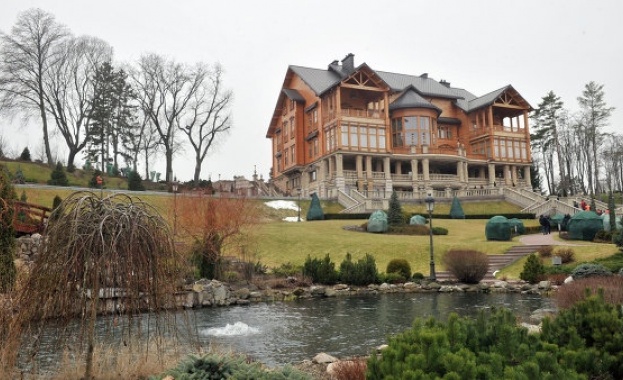 Затвориха за посетители резиденцията на Янукович