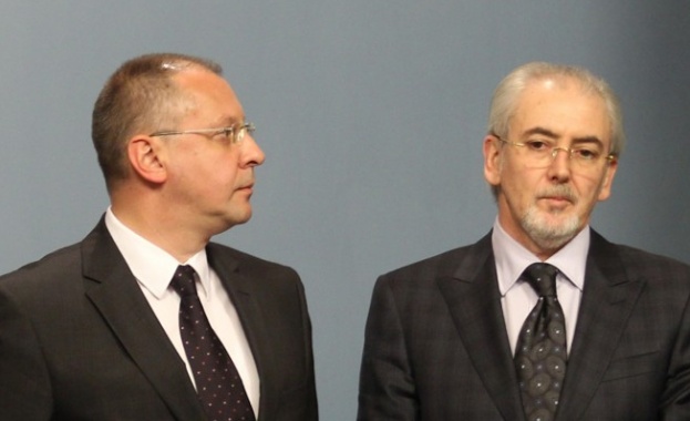 Какво носи в пазарската чанта ДПС?