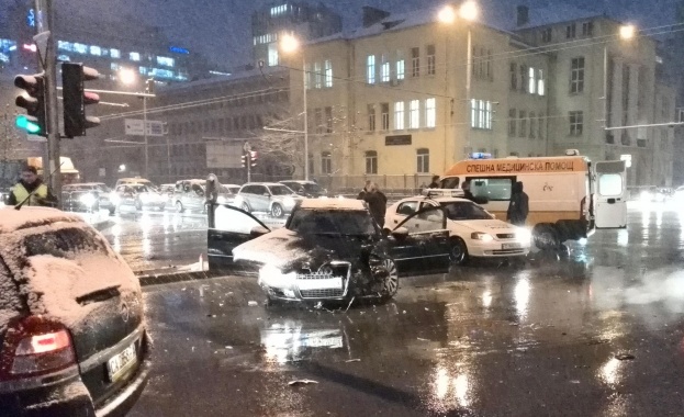 Ауди помля четири автомобила на бул. „Тодор Александров” /снимки/