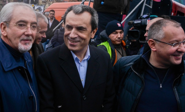 Орешарски, Станишев и Местан заедно за едно "Открито управление"