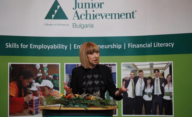 Над 1000 младежи влизат в ролята на топ мениджъри