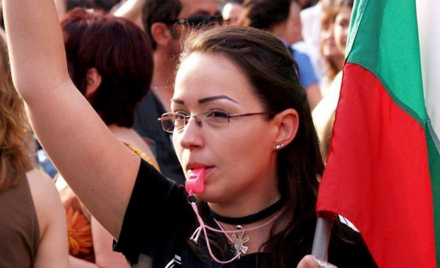 Протест в СУ в подкрепа на уволнена преподавателка