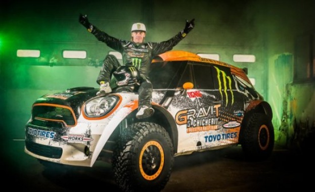 Опит за рекорд на Гинес за скок с автомобил