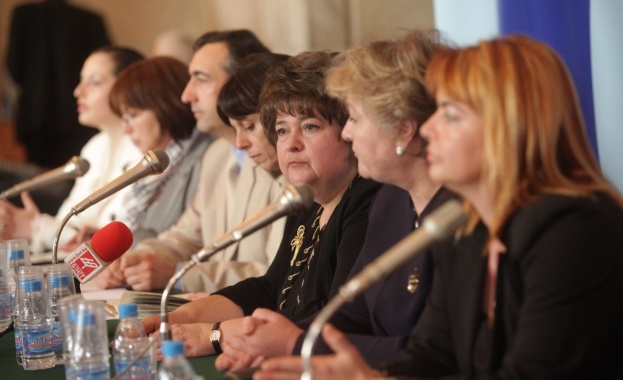 Изслушват кандидати за членове на ЦИК