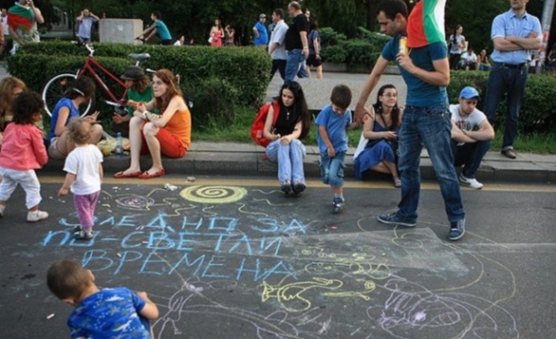 Експерти към БСП, ДПС, ГЕРБ и "Атака": Не си играйте с огъня на народния гняв!