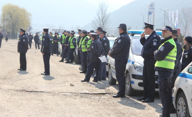 Фермери от Пиринско блокираха Е-79