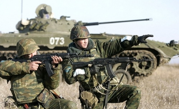 Въоръжените сили на Русия увеличават интензивността на ученията в районите, граничещи с Украйна