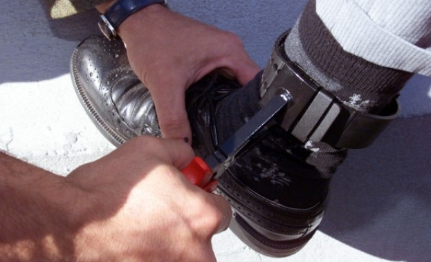 Електронните гривни за арестанти влизат в действие