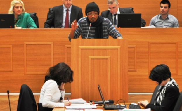 Съветникът от ДПС отказа да се извини на уволнения Узунов, изми си ръцете с журналист