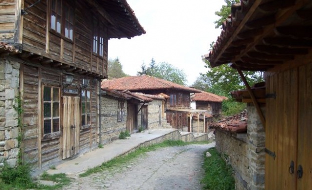 Фестивалът на народната носия в Жеравна започна и в следващите