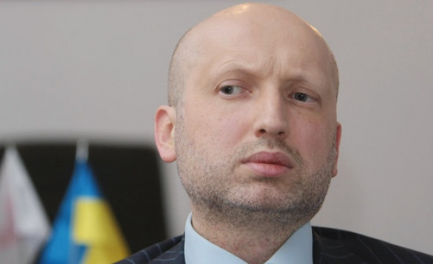 Турчинов подписа указ за изтегляне на украинските войски от Крим