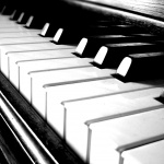 Никой не се интересува как едно дете е принудено да свири на улицата, за да плати урока си по пиано