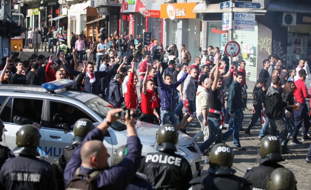 98 души са задържани преди ЦСКА-Левски, сред тях и обявен за издирване