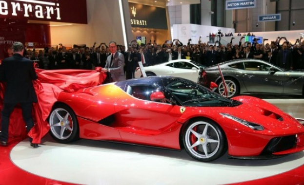 Ferrari планира по-малък супер автомобил, базиран на LaFerrari