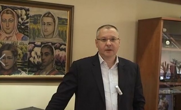 Станишев пусна първия си видеокоментар във Фейсбук 