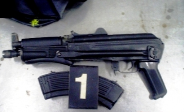 Автомат „Калашников” в арматурно табло на кола откриха видински митничари 