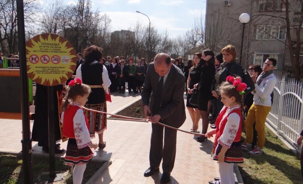 Кметът на Ямбол преряза лентата на новите социални центрове
