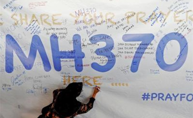 Роднини на пътниците от изчезналия самолет заплашват с гладна стачка