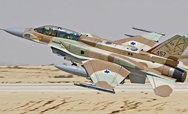 Израел удари Сирия 