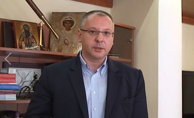 Станишев: България не може да следва волята на една или друга голяма икономическа сила