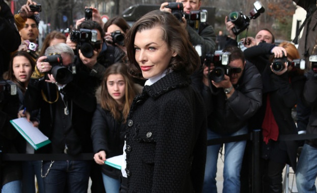 Мила Йовович изненада гримьорката си с торта