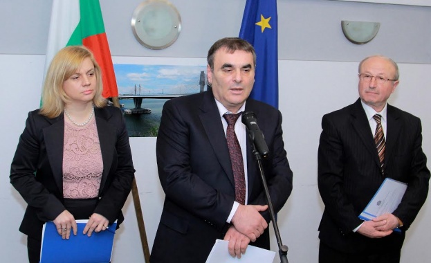 Папазов: Не отлагаме електронното управление за 2020 г.