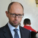 Яценюк: Киев не бива да бърза с въвеждането на визовия режим за Русия
