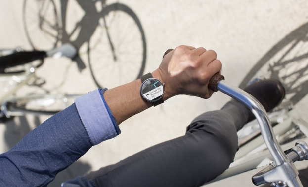 Технологичният свят се влюби в умния часовник на Motorola