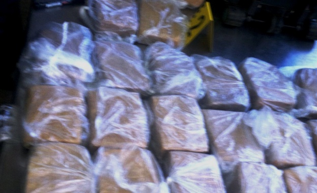 Русенски митничари разкриха 18 кг хероин в турски тир с домати