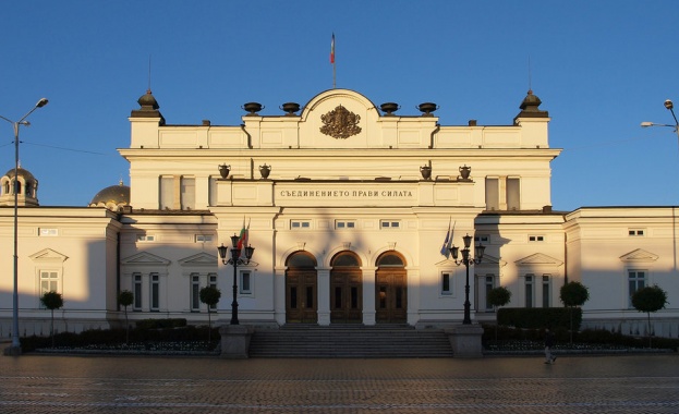 Промени в Закона за насърчаване на инвистициите и в Закона за политическите партии ще гласува НС