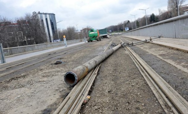 Седем тапи ще запушат София