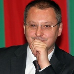 Станишев: Плевнелиев стои като кулата в Пиза