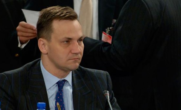 Шикорски сравни санкциите с ядрено оръжие 