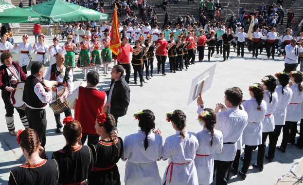 Над 600 души се включиха във фолклорната „Хайдушка софра“