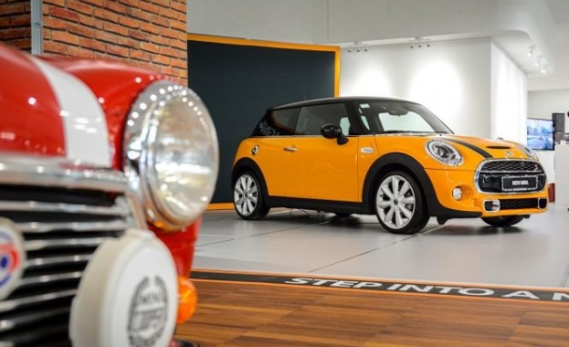 MINI пристигна у нас в арт обстановка 