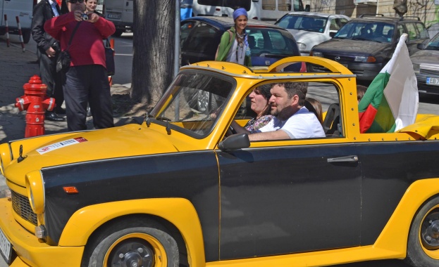Фестивал на трабанта премина по улиците на Велико Търново /снимки/