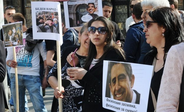 Плевнелиев пак изкара хората на жълтите павета