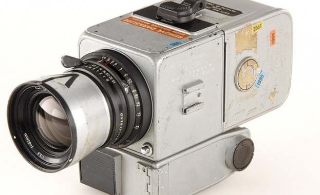 Продадоха на търг първата камера, разходила се до Луната и обратно 