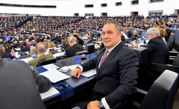 Бинев поиска наблюдение на общинските избори в Турция