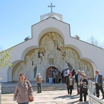 Нашенци и гърци на опашка в храма на Ванга