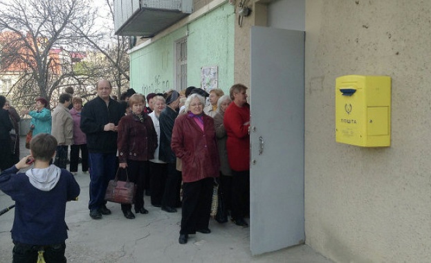 В Крим започнаха да раздават пенсии в рубли