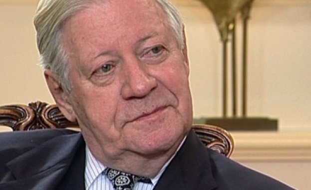 Хелмут Шмид заяви, че  разбира политиката на Русия към Крим