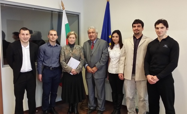 Нешка Робева подкрепя отбора на РУ „Ангел Кънчев" в Shell Eco-marathon Европа 2014