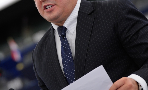 Бинев иска оставката на зам.-директора на „Растителна защита" 