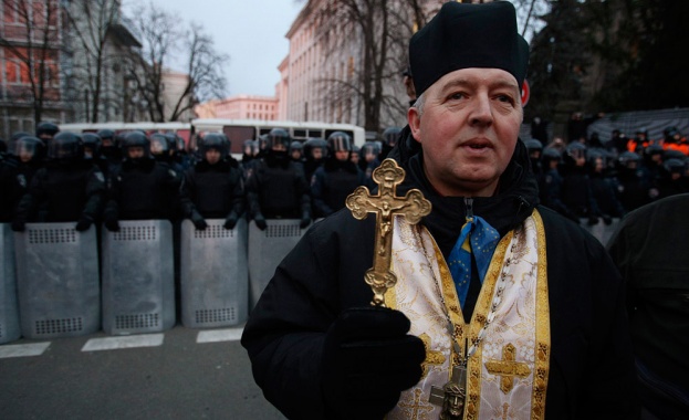 Украински свещеници получават заплахи от екстремистките сили