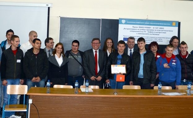 Приключи състезанието „Стани стипендиант на ЧЕЗ"