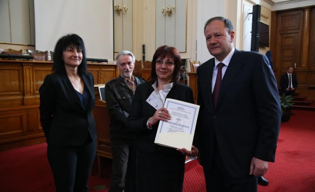 13 ученици от шест училища бяха отличени в конкурса за есе за Екзарх Антим І