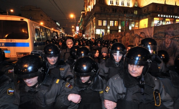 В Русия полицаите ще имат право да стрелят на обществени места