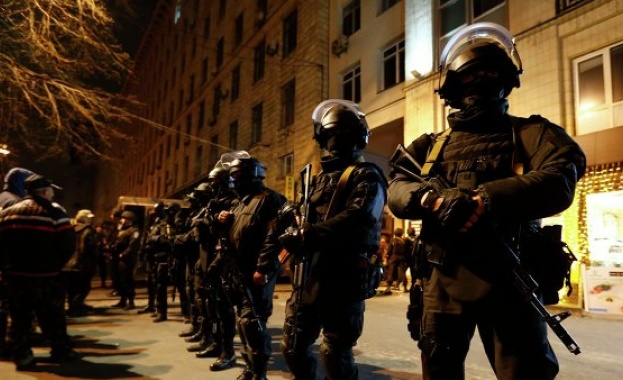 Радикалите от «Десен сектор» напуснали хотела в центъра на Киев